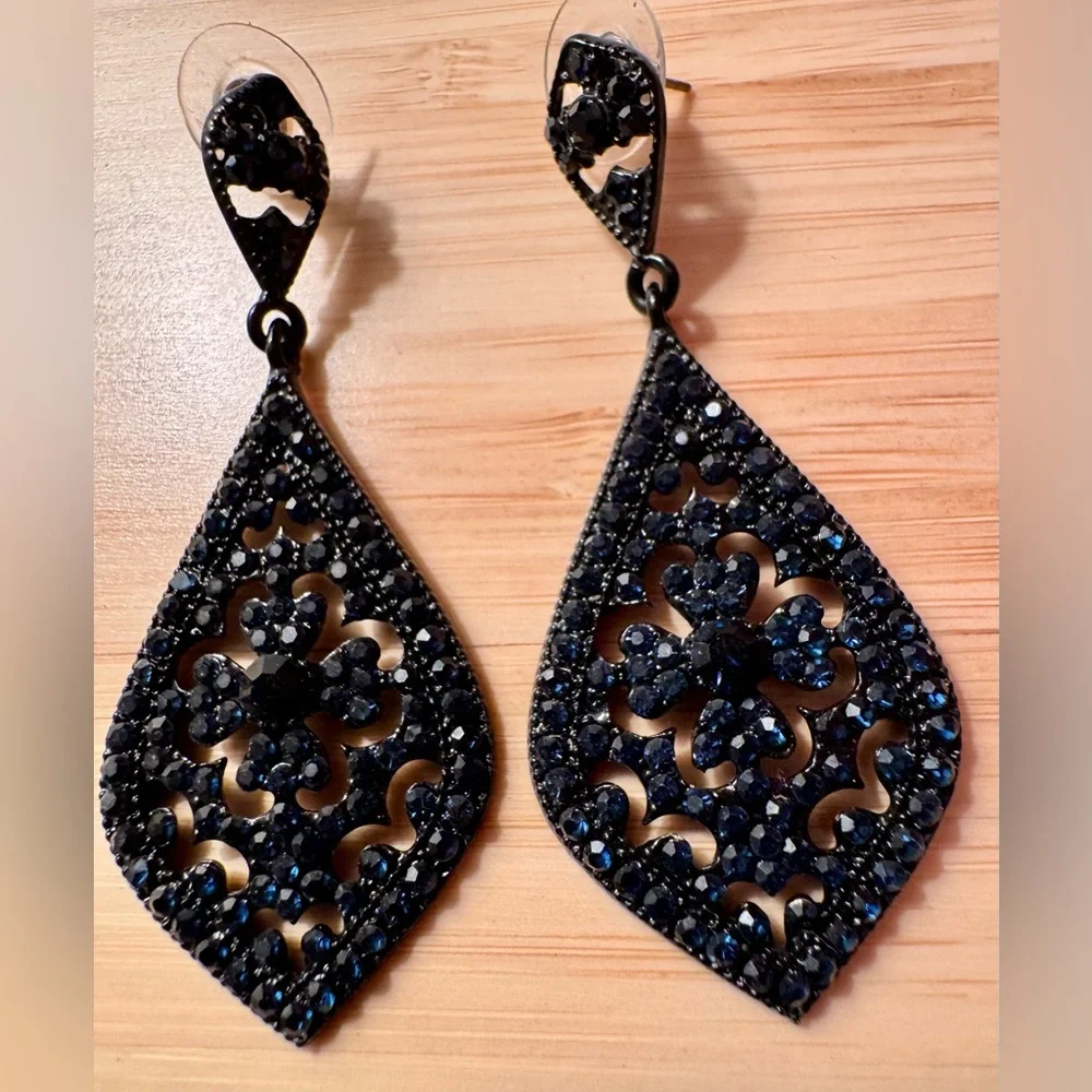 Dangle Drop Black Crystal Rhinestone Earrings - Picture 5 of 6